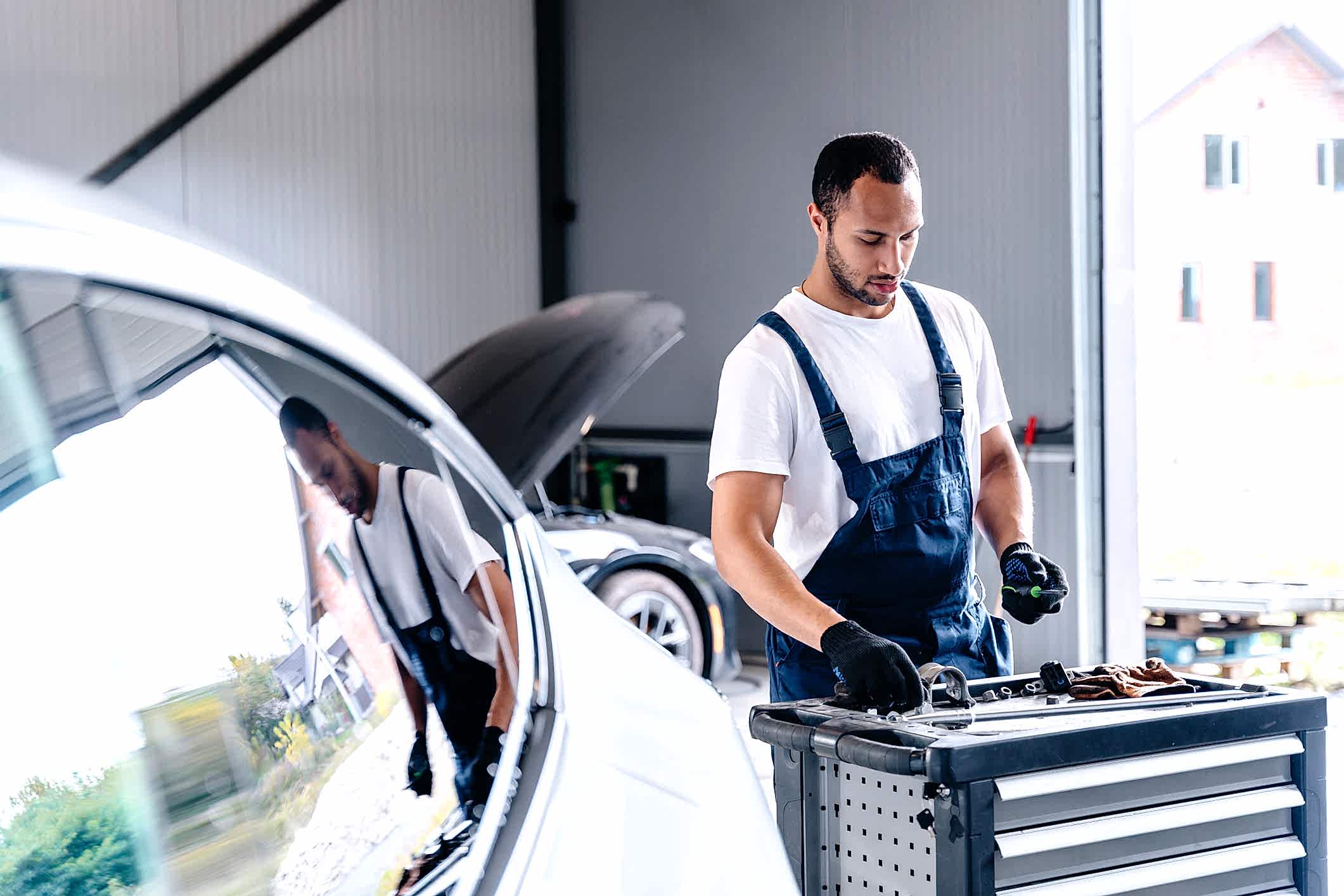 Tesla Onaylı Orijinal Parça Tedariği ve Değişimi